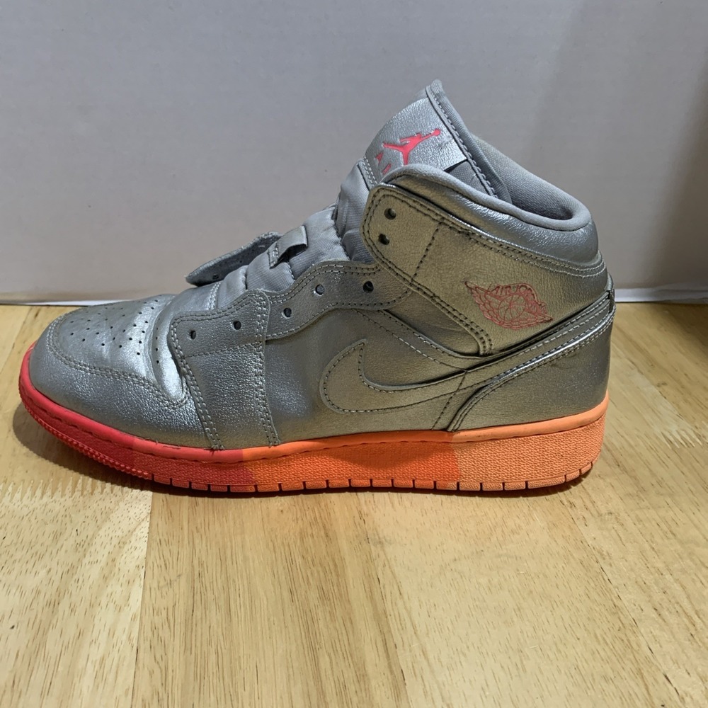 Nike AJ1 Air Jordan 1 Mid Retro Sunrise 555112-006 Youth Size 6.5Y